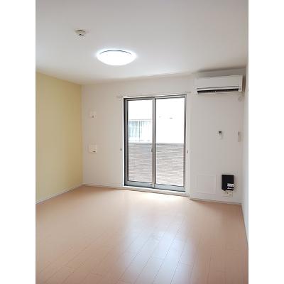 レ・クローチェ 101【管理NO：1-020527201-01010】 ★家具家電は申し込み後に搬入します★の物件写真2