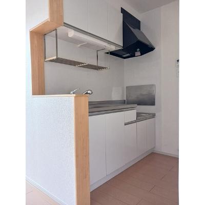 サニー 203【管理NO：1-017558001-02030】 ★家具家電は申し込み後に搬入します 2026年08月中旬入居可能の物件写真3