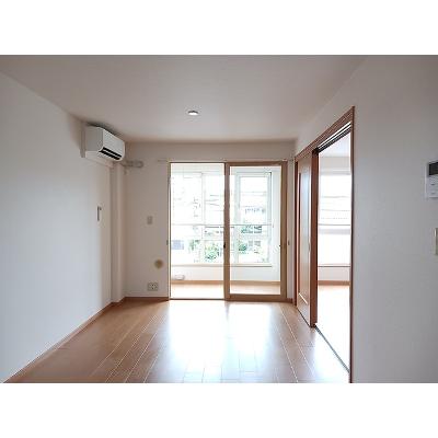 レジーナⅢ 202【管理NO：1-012490401-02020】 ★家具家電は申し込み後に搬入します★の物件写真2