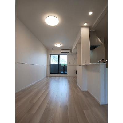 カトレア 205【管理NO：1-028616701-02040】 ★家具家電は申し込み後に搬入します 2026年08月上旬入居可能の物件写真2