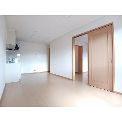 プロムナード 201【管理NO：1-015363001-02010】 ★家具家電は申し込み後に搬入します★の物件写真2