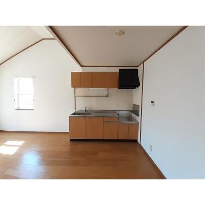 フローレス 201【管理NO：1-010498201-02010】 ★家具家電は申し込み後に搬入します★の物件写真3