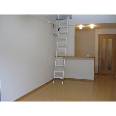 メゾン・ド・ユー 205【管理NO：1-015208701-02040】 ★家具家電は申し込み後に搬入します 2026年09月中旬入居可能の物件写真2