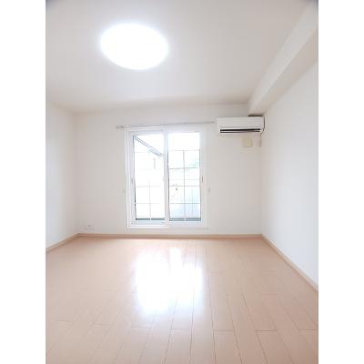 ボンジュルネⅠ 201【管理NO：1-016589601-02010】 ★家具家電は申し込み後に搬入します★の物件写真2