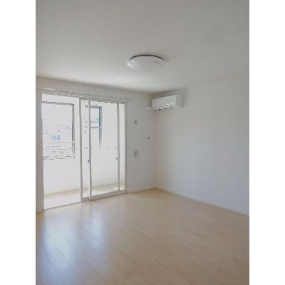 シェーネ 203【管理NO：1-023576101-02030】 ★家具家電は申し込み後に搬入します 2026年09月中旬入居可能の物件写真2