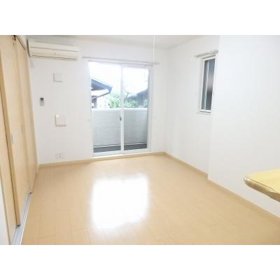 スィーニ 102【管理NO：1-016065001-01020】 ★家具家電は申し込み後に搬入します 2026年09月中旬入居可能の物件写真2