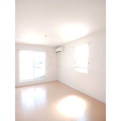 リバーサイド　パイナス 201【管理NO：1-018126701-02010】 ★家具家電は申し込み後に搬入します★の物件写真2