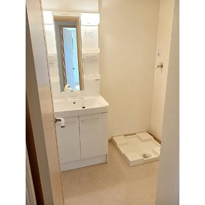 エアリー 103【管理NO：1-018843501-01030】 ★家具家電は申し込み後に搬入します★の物件写真6