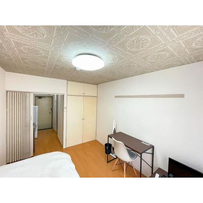ユニオンマンスリー京王堀之内３　202　1R・シングル☆【禁煙ルーム】便利な宅配ボックス完備/デスク・チェア＆たっぷり収納2ドア冷蔵庫など生活家電のあるお部屋/中央大学多摩キャンパスまで徒歩通学の物件写真2