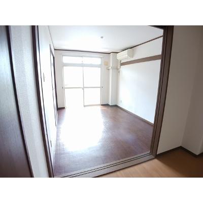 クレディ 201【管理NO：1-009770201-02010】 ★家具家電は申し込み後に搬入します★の物件写真2