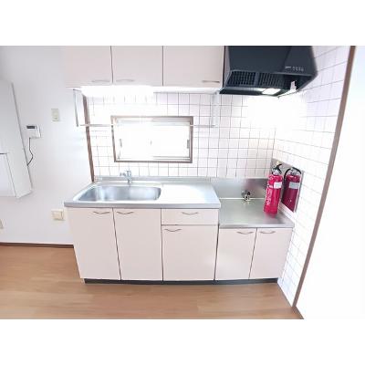 クレディ 201【管理NO：1-009770201-02010】 ★家具家電は申し込み後に搬入します★の物件写真3