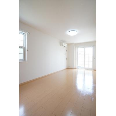 マジェスティックＲ 105【管理NO：1-015901601-01040】 ★家具家電は申し込み後に搬入します★の物件写真2