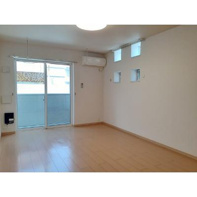 ラポレネス 102【管理NO：1-018806301-01020】 ★家具家電は申し込み後に搬入します 2026年07月下旬入居可能の物件写真2