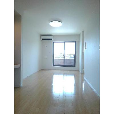 サカエノーブル 202【管理NO：1-021561401-02020】 ★家具家電は申し込み後に搬入しますの物件写真2