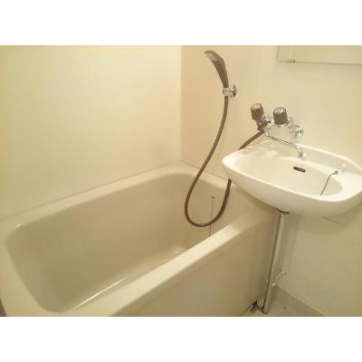 イーストウイング 101【管理NO：1-003250001-01010】 ★家具家電は申し込み後に搬入します 2026年09月上旬入居可能の物件写真4