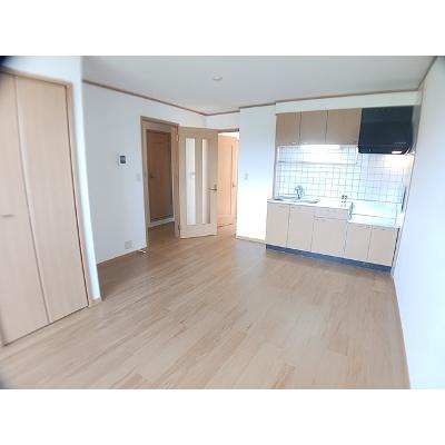 フローラ 203【管理NO：1-011661301-02030】 ★家具家電は申し込み後に搬入します★の物件写真2