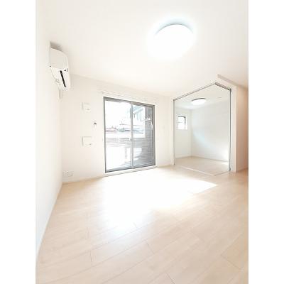 レティスＶ 101【管理NO：1-023358701-01010】 ★家具家電は申し込み後に搬入します★ ★2026年10月中旬入居可能★の物件写真2