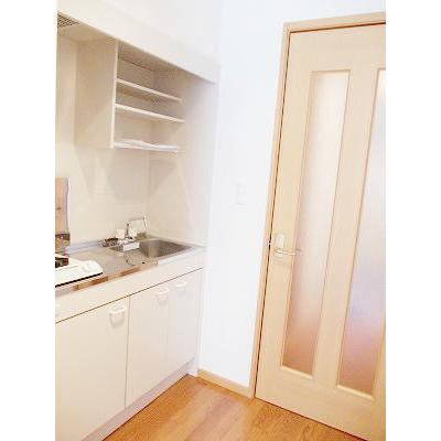 カーサ　クワノ 106【管理NO：1-014557701-01050】 ★家具家電は申し込み後に搬入します 2026年09月中旬入居可能の物件写真3
