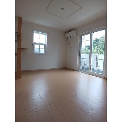 ローズ 101【管理NO：1-013313901-01010】 ★家具家電は申し込み後に搬入します★の物件写真2