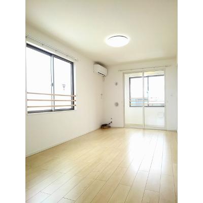 ビバーチェ 301【管理NO：1-022759101-03010】 ★家具家電は申し込み後に搬入します★ ★2026年10月中旬入居可能★の物件写真2