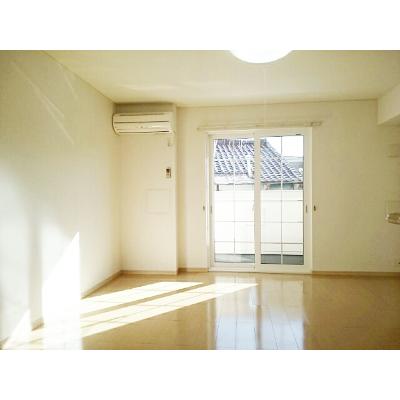 アロッジオ 102【管理NO：1-015942301-01020】 ★家具家電は申し込み後に搬入します★の物件写真2