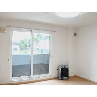 クリスタルコート 103【管理NO：1-016893901-01030】 ★家具家電は申し込み後に搬入します★の物件写真2