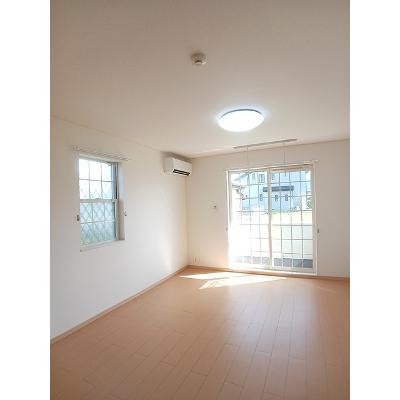 Ｄｅａ・ＳＴＡＧＥ 101【管理NO：1-015943001-01010】 ★家具家電は申し込み後に搬入します★の物件写真2