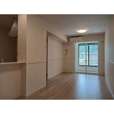 ＨＩＬＡＲＩＯＵＳ　Ⅲ 102【管理NO：1-028107701-01020】 ★家具家電は申し込み後に搬入します★ ★2026年10月中旬入居可能★の物件写真2