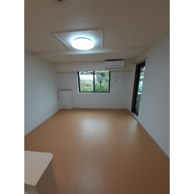 メゾンルミエール 101【管理NO：1-020756301-01010】 ★家具家電は申し込み後に搬入します★の物件写真2