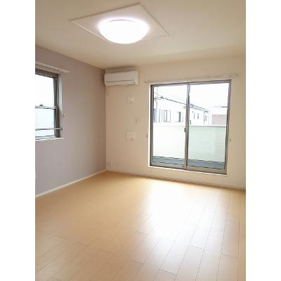 ロイヤル　オークＢ 201【管理NO：1-020828902-02010】 ★家具家電は申し込み後に搬入します 2026年10月中旬入居可能の物件写真2