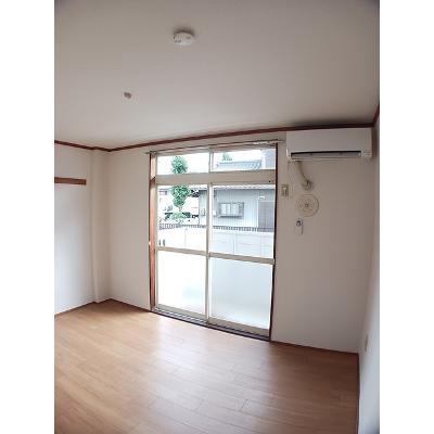エステートカズミ 102【管理NO：1-004105401-01020】 ★家具家電は申し込み後に搬入します★の物件写真2