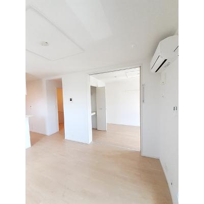 エバーローレル 201【管理NO：1-023404501-02010】 ★家具家電は申し込み後に搬入します 2026年08月中旬入居可能の物件写真2