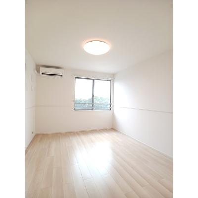 イコマ＆カドヤ 203【管理NO：1-026576601-02030】 ★家具家電は申し込み後に搬入します★の物件写真2