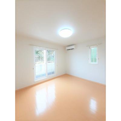 ベルセフォネⅠ 203【管理NO：1-016751701-02030】 ★家具家電は申し込み後に搬入します★ ★2026年09月上旬入居可能★の物件写真2