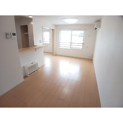 かりん 201【管理NO：1-020381701-02010】 ★家具家電は申し込み後に搬入します★の物件写真2