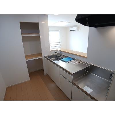 かりん 201【管理NO：1-020381701-02010】 ★家具家電は申し込み後に搬入します★の物件写真3