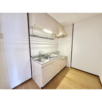 ハイツリュミエール 302【管理NO：1-004990901-03020】 ★家具家電は申し込み後に搬入します★の物件写真3