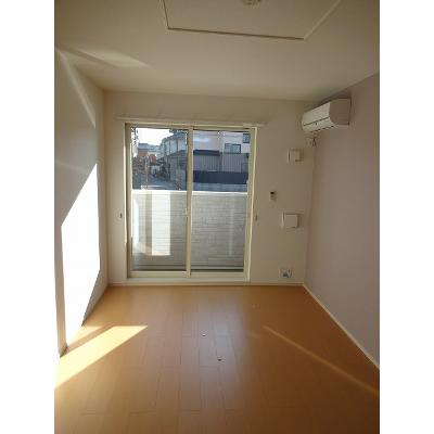 シュ　シュ 105【管理NO：1-019476701-01040】 ★家具家電は申し込み後に搬入します★ ★2026年09月中旬入居可能★の物件写真2