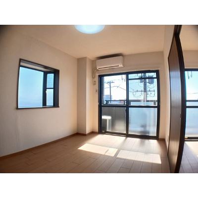 スクエアガーデン 301【管理NO：1-007105701-03010】 ★家具家電は申し込み後に搬入します 2026年08月下旬入居可能の物件写真2