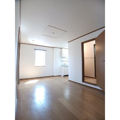 エンブレムⅡ 201【管理NO：1-010857602-02010】 ★家具家電は申し込み後に搬入します★の物件写真2