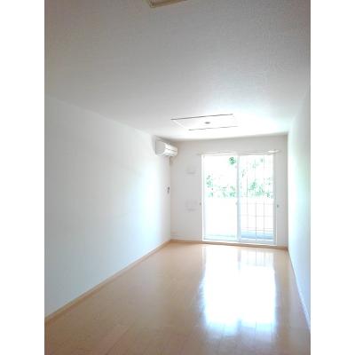 フォレストリバー 102【管理NO：1-016933301-01020】 ★家具家電は申し込み後に搬入します★の物件写真2