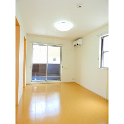 グラシオッソーレ　Ⅱ 103【管理NO：1-018533201-01030】 ★家具家電は申し込み後に搬入します★の物件写真2