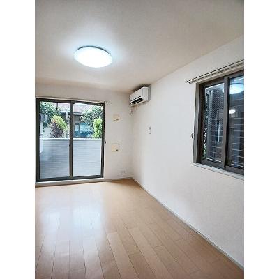 イーストサイド 102【管理NO：1-020029101-01020】 ★家具家電は申し込み後に搬入します★の物件写真2