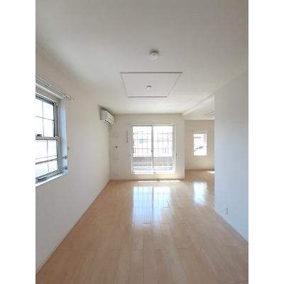 アウローラ 203【管理NO：1-021564501-02030】 ★家具家電は申し込み後に搬入します 2026年09月中旬入居可能の物件写真2