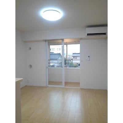 フルリール 203【管理NO：1-024570701-02030】 ★家具家電は申し込み後に搬入します 2026年10月中旬入居可能の物件写真2