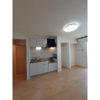 ライラック 101【管理NO：1-022400401-01010】 ★家具家電は申し込み後に搬入します★ ★2026年08月下旬入居可能★の物件写真3