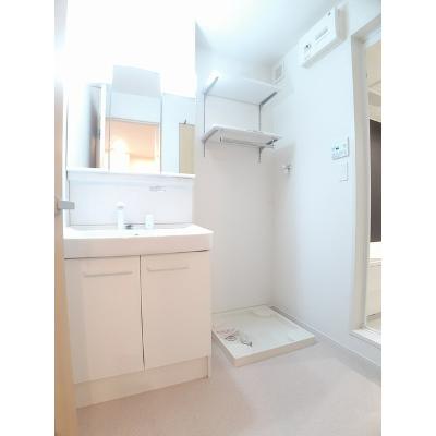 ルフナ　Ⅱ 102【管理NO：1-024990302-01020】 ★家具家電は申し込み後に搬入します★の物件写真6