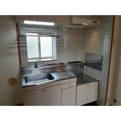 サンユーホーム 102【管理NO：1-007545401-01020】 ★家具家電は申し込み後に搬入します★ ★2026年08月下旬入居可能★の物件写真3