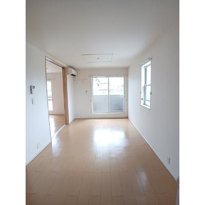 あじさい 201【管理NO：1-017591001-02010】 ★家具家電は申し込み後に搬入します★の物件写真2