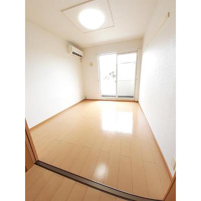 カーサ・エレガンテＡ 102【管理NO：1-015058201-01020】 ★家具家電は申し込み後に搬入します★ ★2026年09月下旬入居可能★の物件写真2